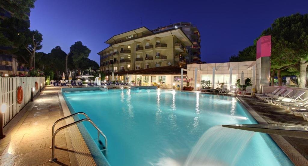 Hotel Bristol Lignano Sabbiadoro Ngoại thất bức ảnh