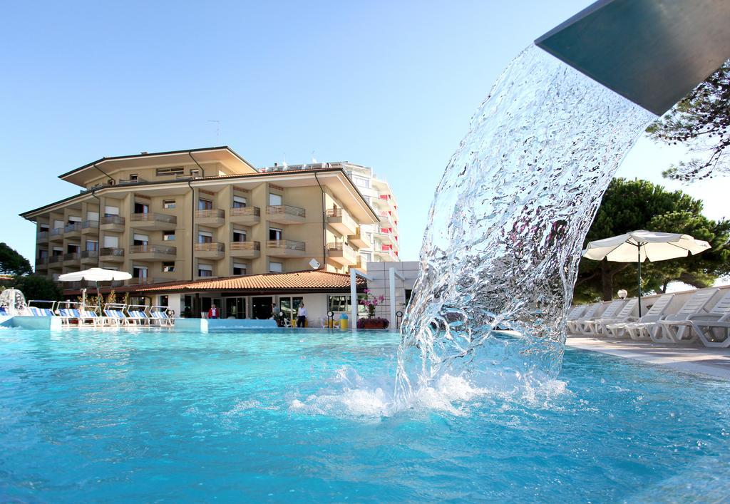 Hotel Bristol Lignano Sabbiadoro Ngoại thất bức ảnh