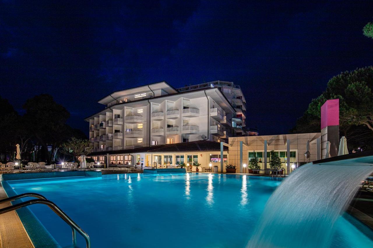 Hotel Bristol Lignano Sabbiadoro Ngoại thất bức ảnh