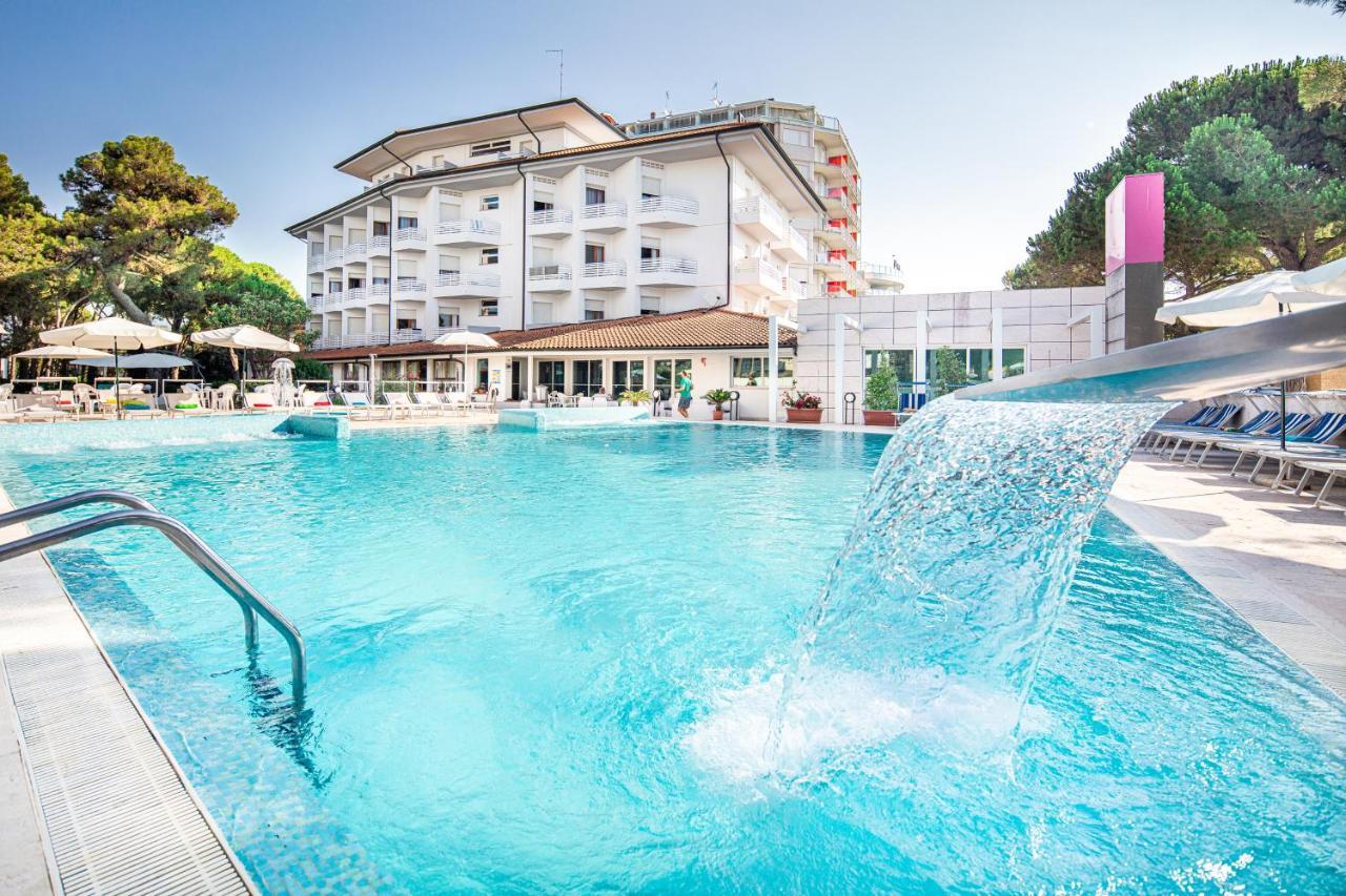 Hotel Bristol Lignano Sabbiadoro Ngoại thất bức ảnh