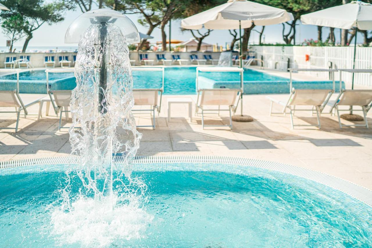 Hotel Bristol Lignano Sabbiadoro Ngoại thất bức ảnh