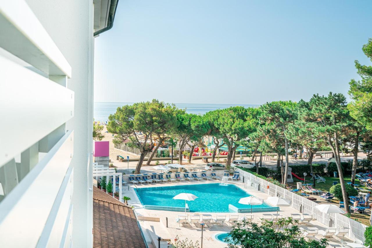 Hotel Bristol Lignano Sabbiadoro Ngoại thất bức ảnh